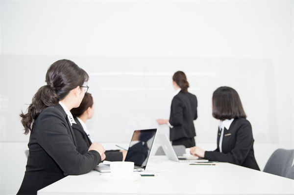 員工培訓(xùn)無效、成長慢，人力資源管理怎樣定制高效方案？