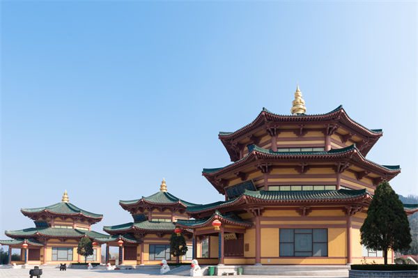 煙臺(tái)企業(yè)戰(zhàn)略模糊難落地？戰(zhàn)略咨詢(xún)公司如何精準(zhǔn)錨定增長(zhǎng)賽道？